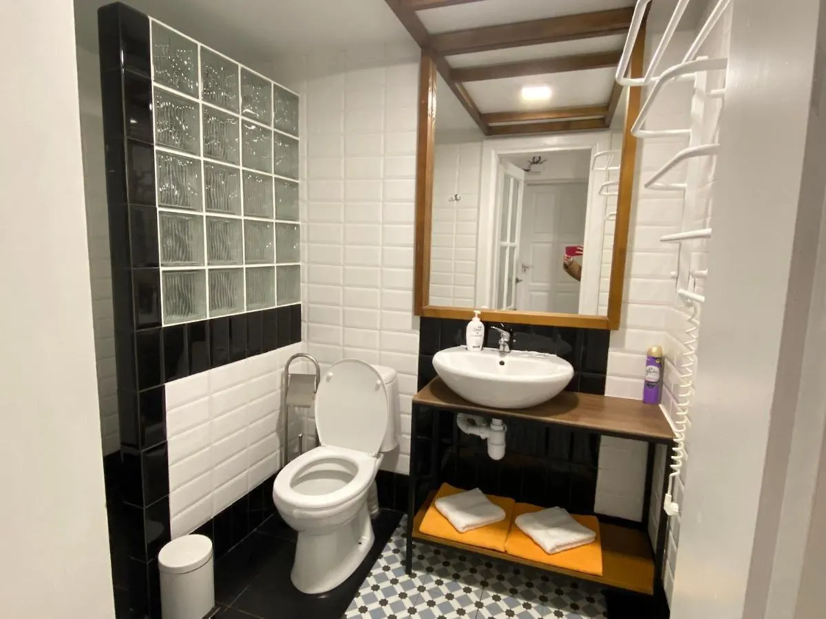 Саквояж Вокзал Bed & Breakfast Lviv